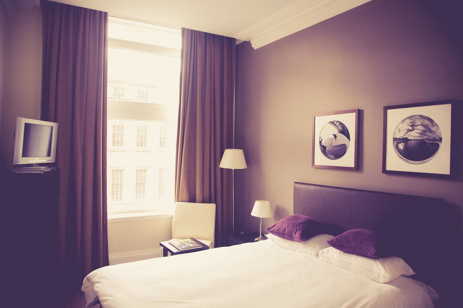 white bed linen near white table lamp